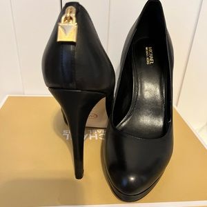 Michael Kors Hamilton heel